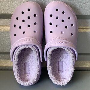 Lavender Classic Fuzzy Crocs m8/w10